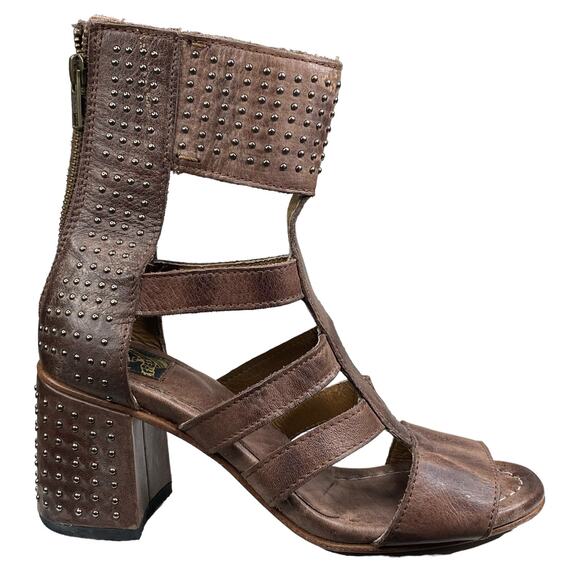 Rare Freebird By Steven Women’s Zelda Brown Studded Gladiator Sandals Size 7